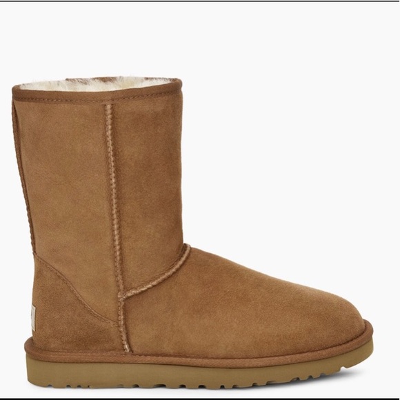 Women’s Ugg Classic II Short Boot - Picture 1 of 1